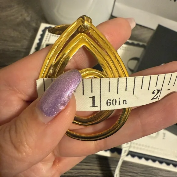 Beautiful CHANEL Vintage Elegant Gold CCStatement Drop Clip On Earrings